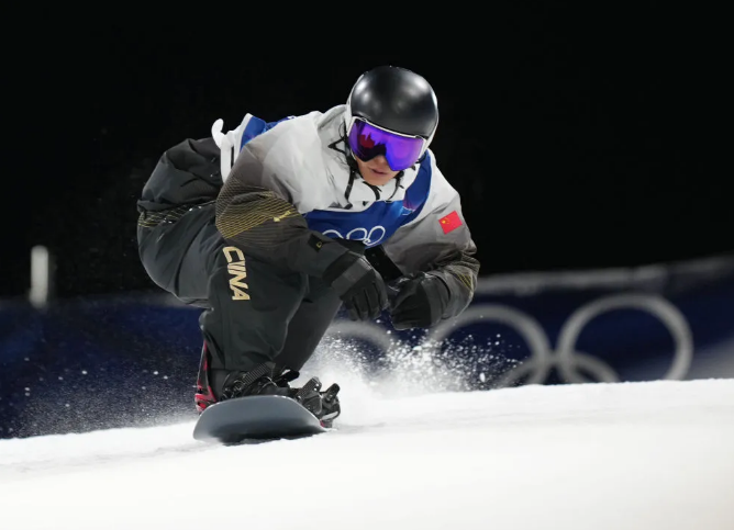 “手机致伤”,滑雪比赛为啥非得带手机?