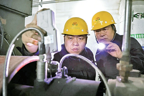 新春走基层丨“暖流守岁人”的春节——“守护一城热源,再辛苦也值得”