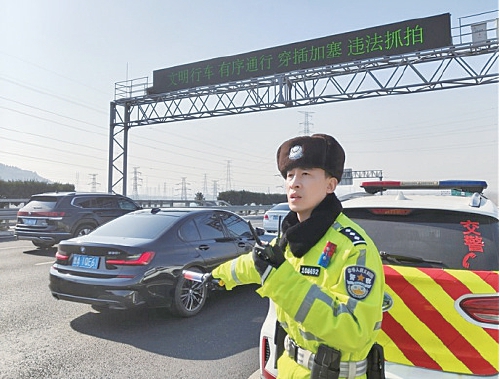 新春走基层丨“高速交警人”的春节——“愿每辆车平安出发顺畅抵达”