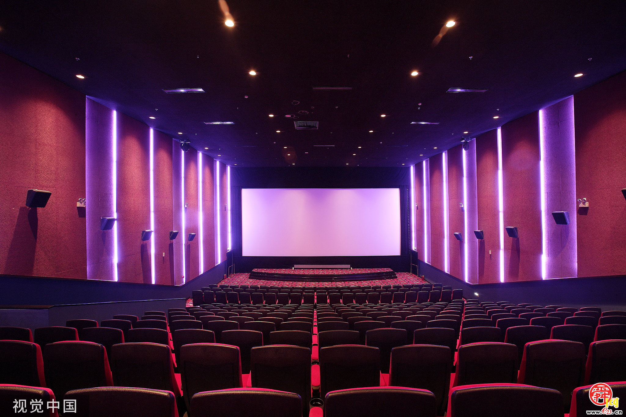 春节档市场“冷热不均” 总票房突破53亿元 观影人次超1.3亿