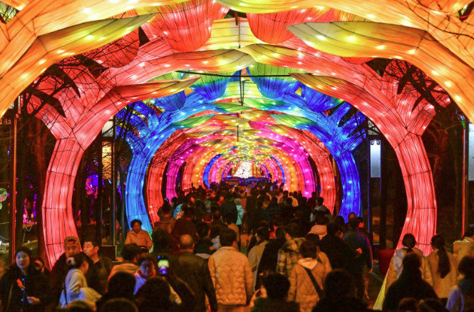 春节假期全国消费相关行业日均销售收入同比增长13.7%