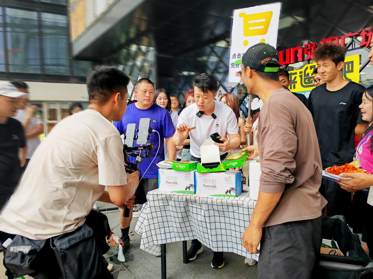 民生民声｜直播带货要守“新规矩”：民生消费，产品稳居直播“C位”！