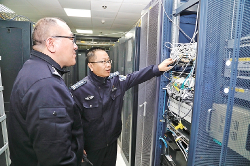 策马护烟火 警色暖人间