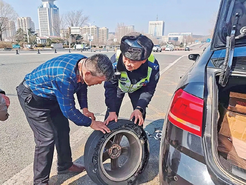 策马护烟火 警色暖人间