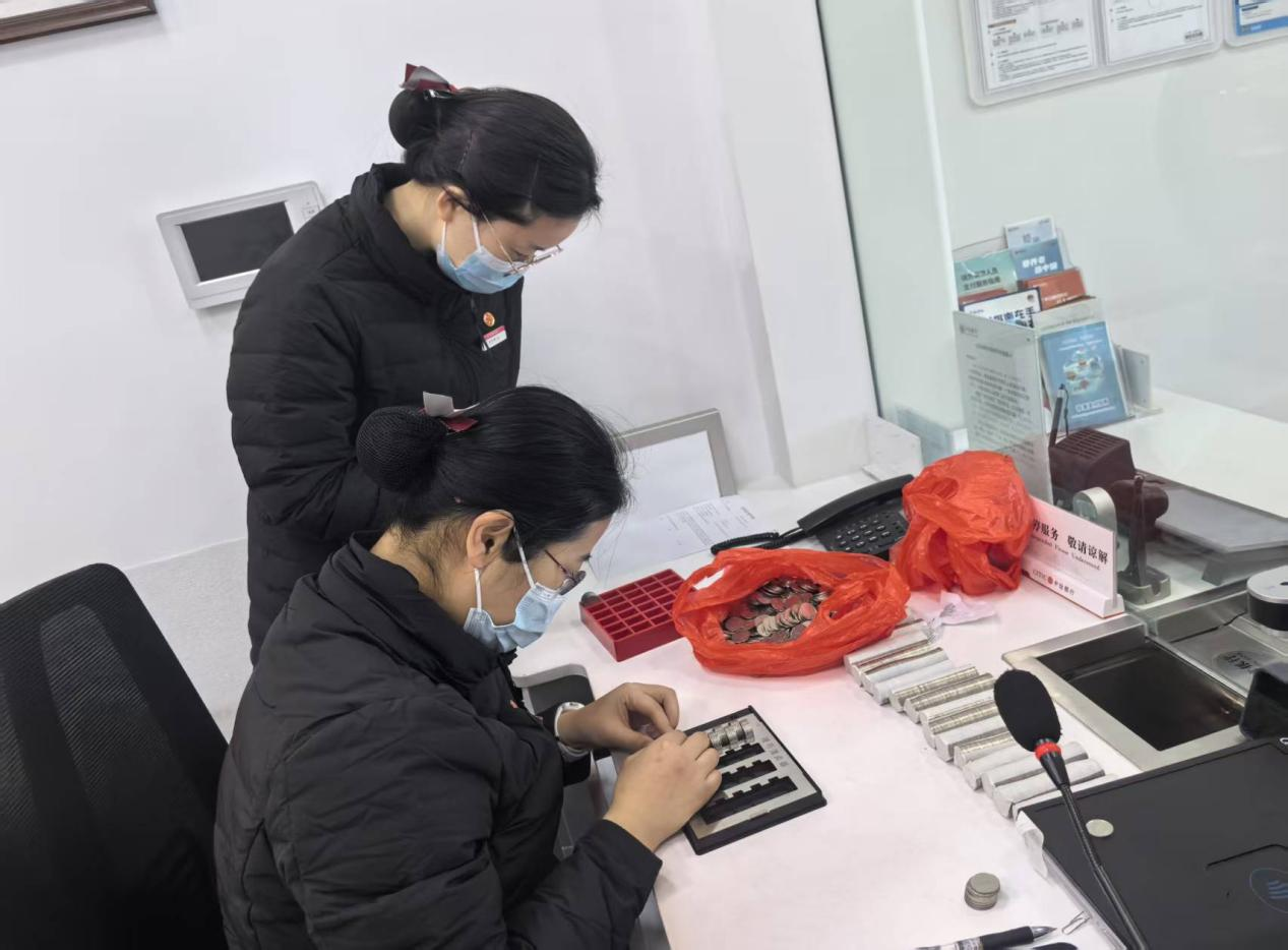 从“负担”到“安心”，中信银行济南自贸区支行暖心服务化解硬币难题