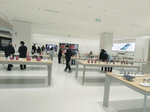 手机市场将迎来涨价?记者实探济南多家门店