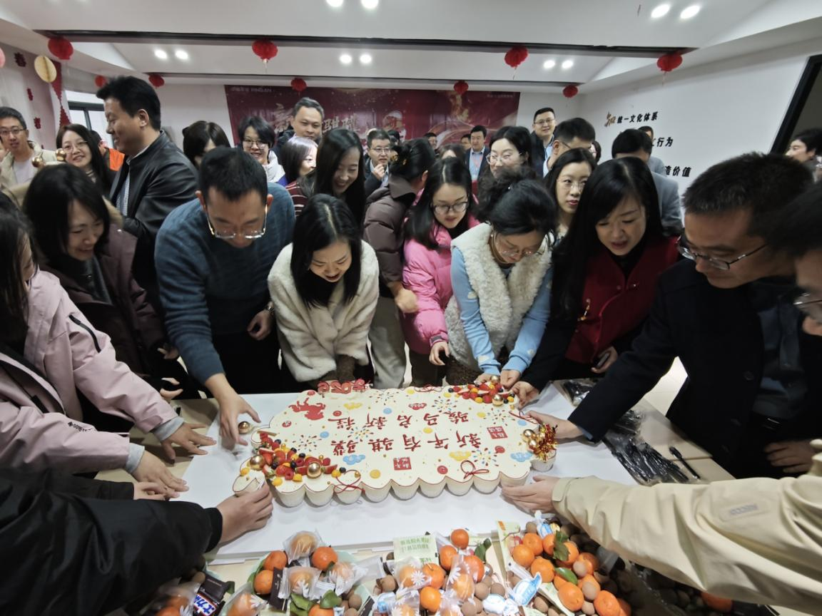 平安产险烟台中心支公司举行春节开工仪式暨季度生日会