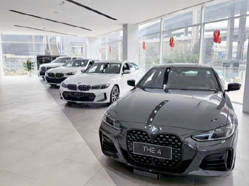 济南一宝马4S店突传闭店,车主担忧售后权益保障 官方承诺无缝转移,折射“闭店潮”背后的生存博弈