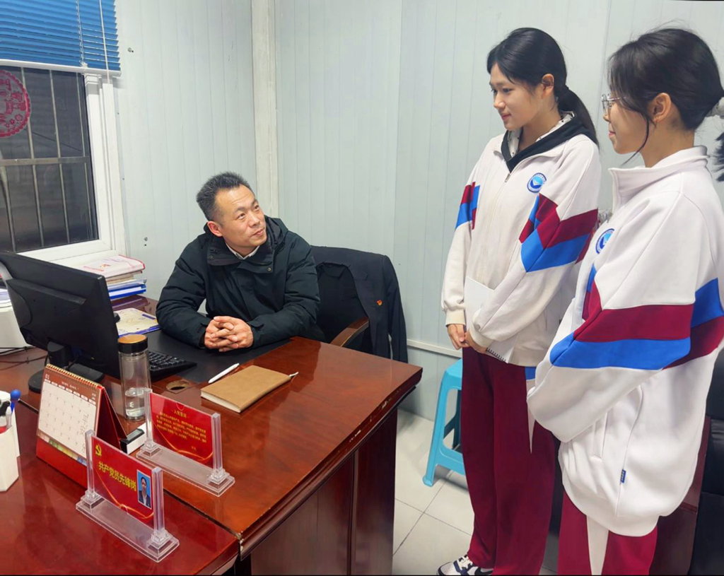 访谈里的思政课 行走中悟初心 2025级学生走进济南公交开展寒假职业访谈