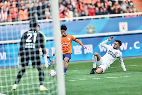 首战力擒升班马，攻防均有亮点 泰山队力争达成“完美开局”