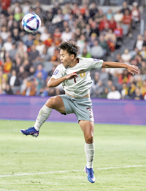 2：1逆转击败朝鲜女足，中国女足小组头名闯入亚洲杯八强