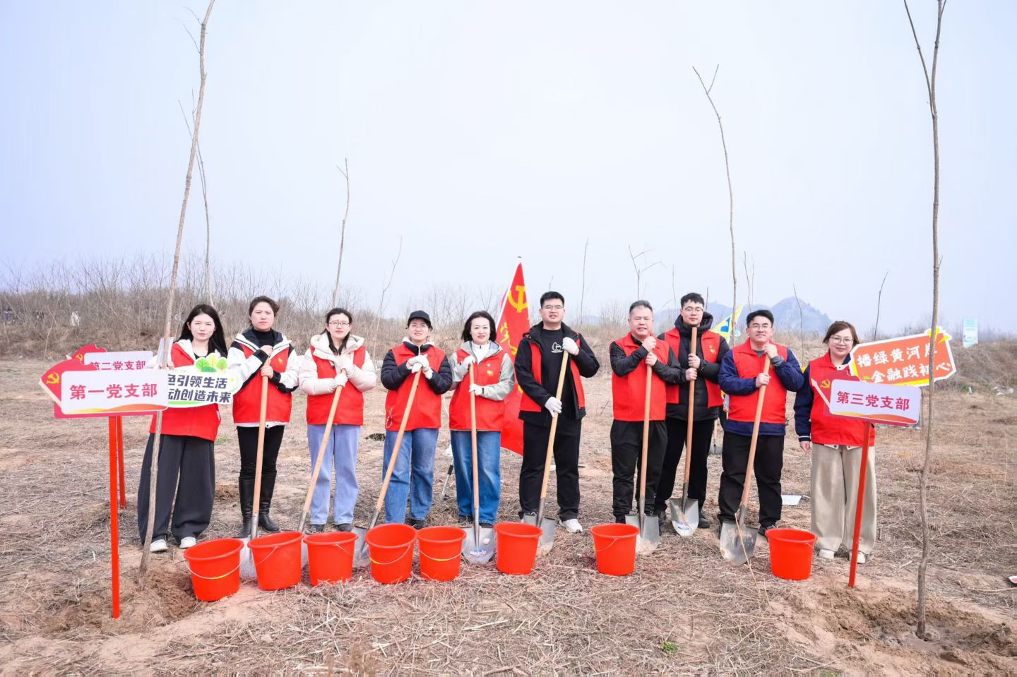 植绿黄河岸 金融践初心 平安产险山东分公司2026黄河植树行动绘就生态新篇