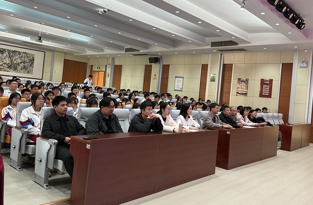 济南二中组织全体同学收看第三期《追光·大思政课》