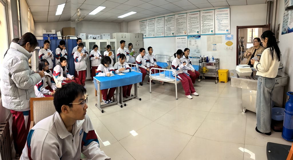 精研卫生技能 筑牢健康防线 济南二中组织班级卫生委员专项技能培训