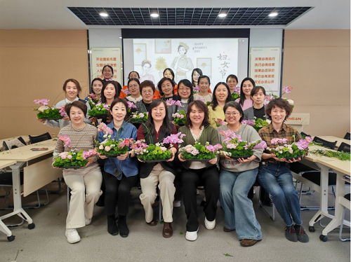 平安产险淄博中心支公司举办“妇女节”花艺活动