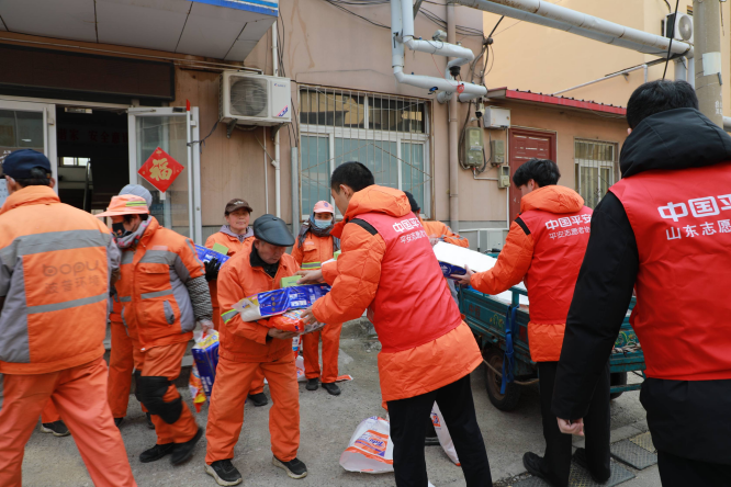 同为一抹橙 温暖一座城 平安产险山东分公司党员志愿者服务社区清洁