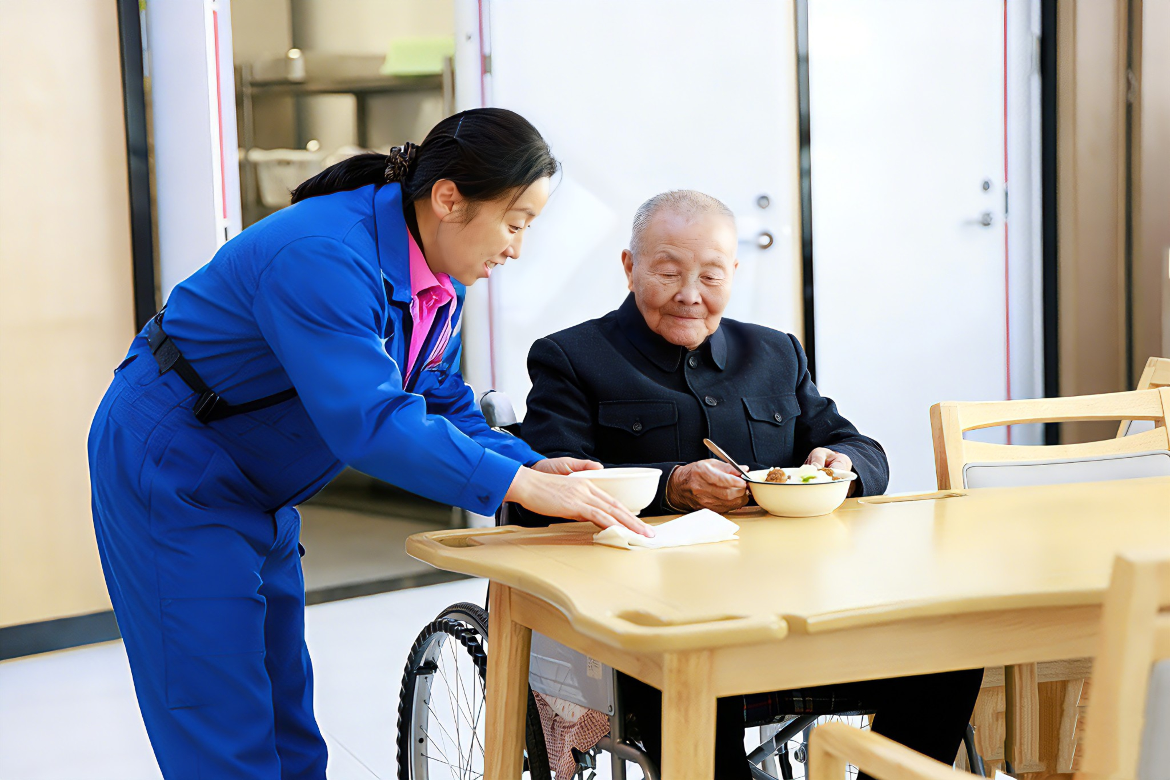 民生民声丨“养老服务师”入编新职业:家门口,多了一群“专业儿女”