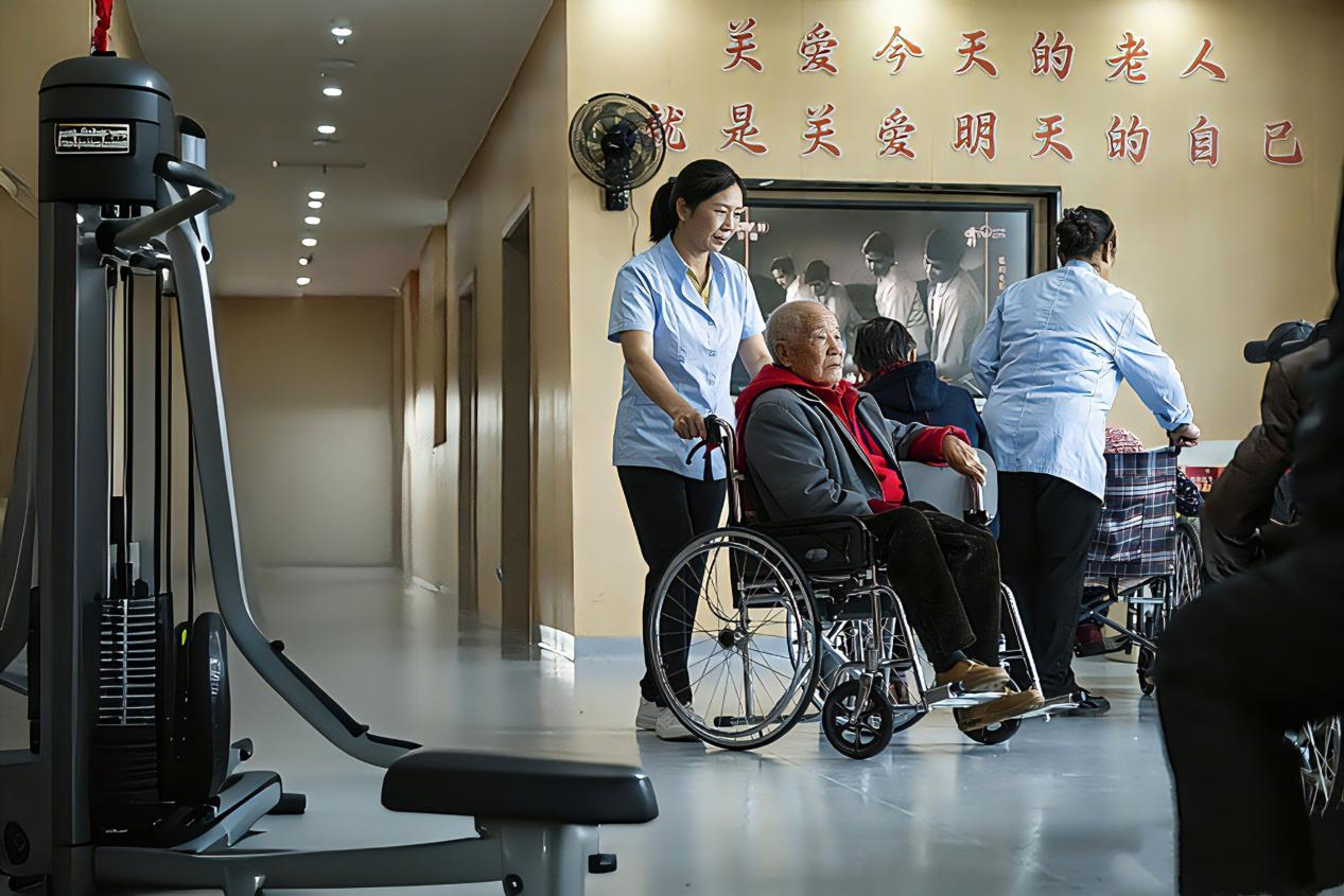 民生民声丨“养老服务师”入编新职业:家门口,多了一群“专业儿女”