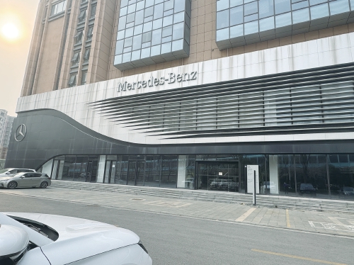 多家奔驰经销商4S店闭店，车主维保成难题 奔驰客服：非原厂套餐需自行联系经销商