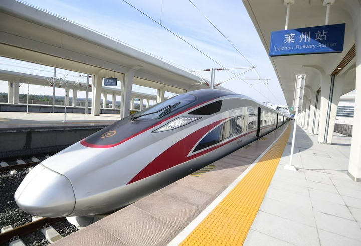 网友感叹：坐高铁时千万别低头玩手机！