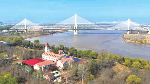 春到黄河岸 “巨龙”昂首立