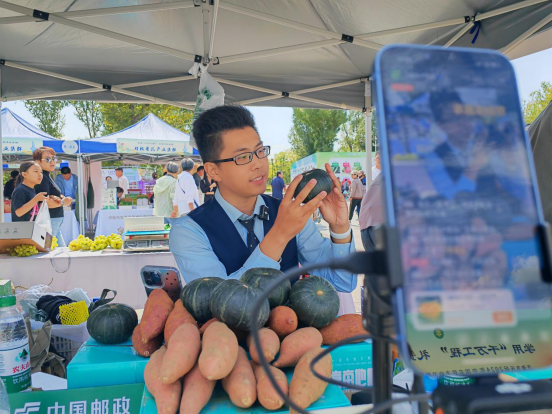 民生民声丨“春日经济”，“长”在田间地头：菜里寻“春”