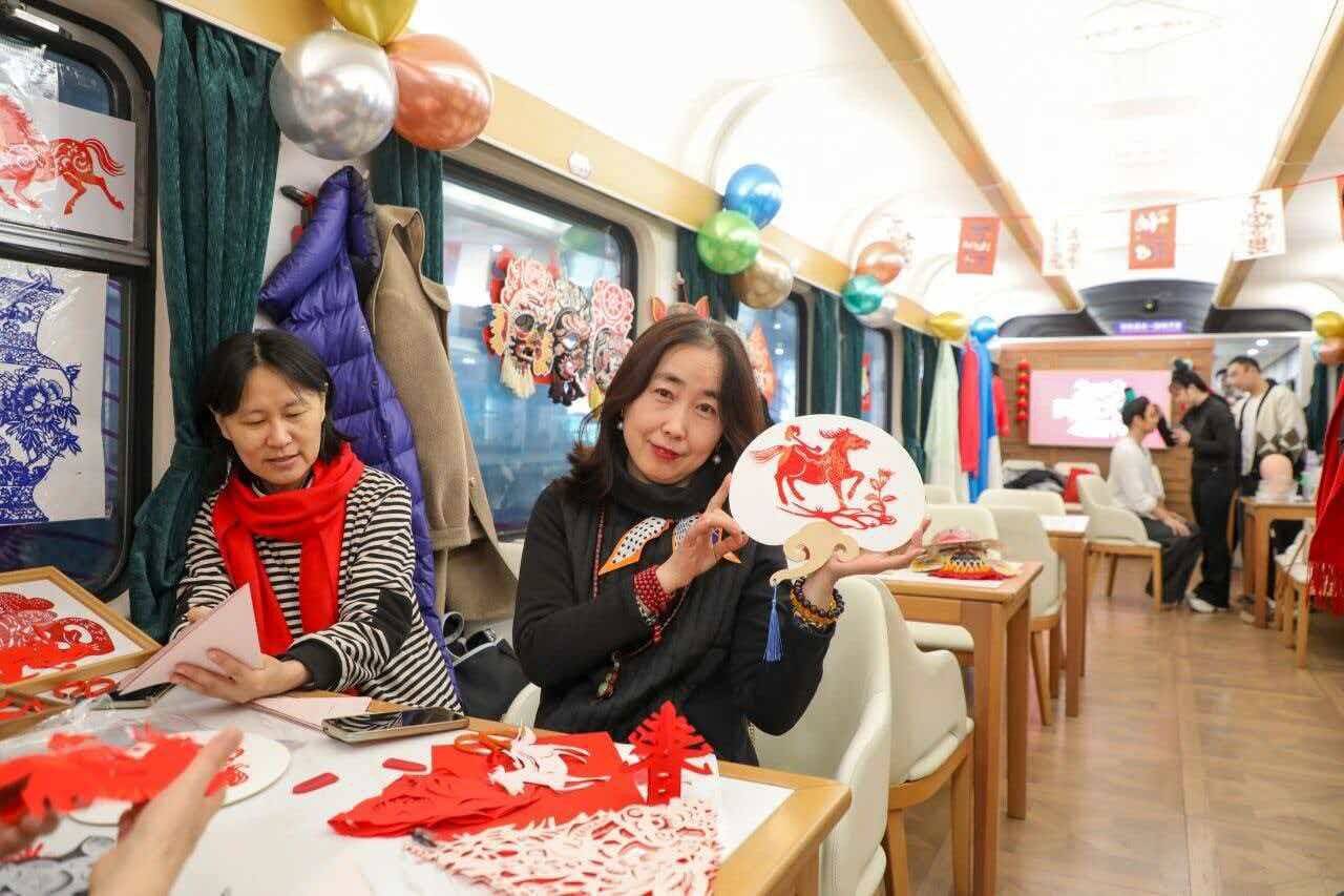 融媒·先锋丨车厢故事多,充满喜和乐——乘“齐鲁1号”见闻