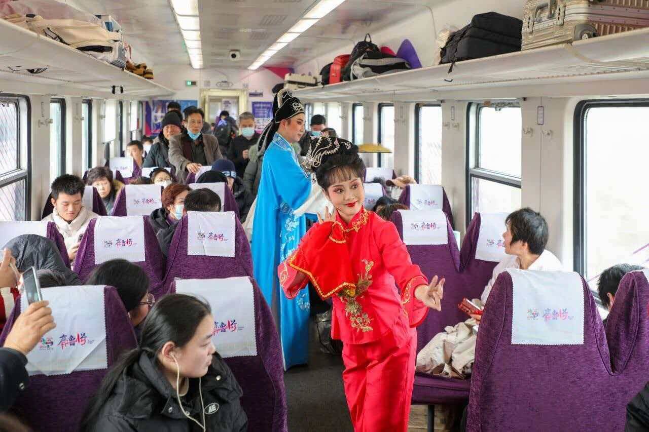 融媒·先锋丨车厢故事多,充满喜和乐——乘“齐鲁1号”见闻