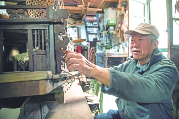 20平方米小房间里“复原”古船 古船修复专家尚津济：复刻古船20余年，把童年海波装进每一道榫卯