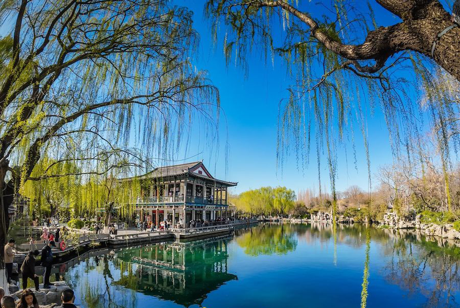 济南明后两天最高气温达26℃，下周一部分地区有零星小雨气温回落