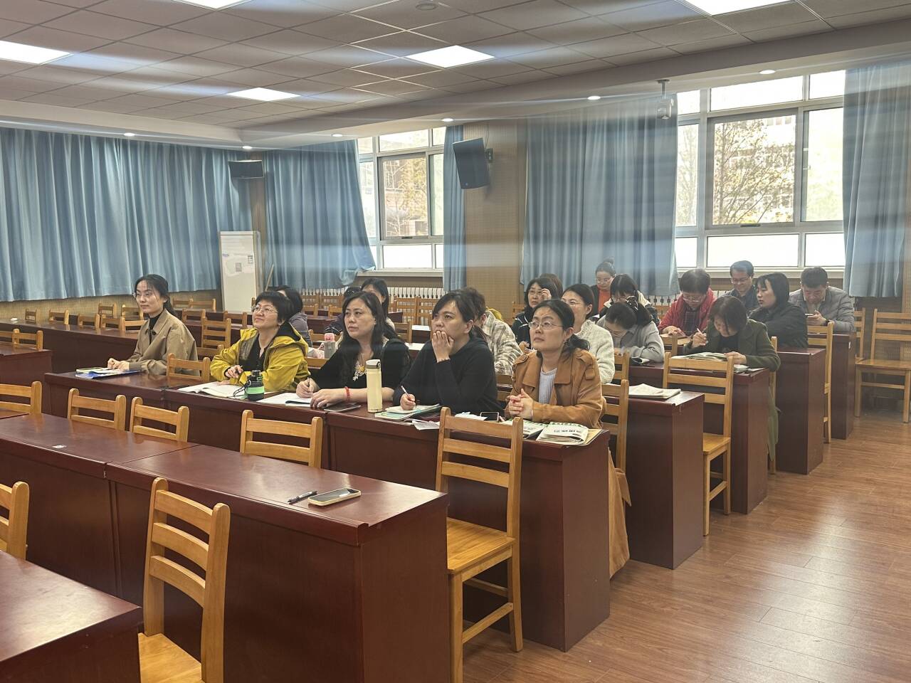 杏坛耕春启新章 聚力研思谋精进 济南二中英语教研组开展新学期集体教研活动