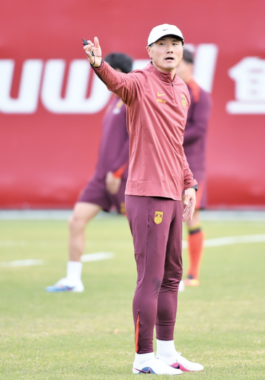 国足VS库拉索队:邵佳一正式首秀过招劲旅,国足阵容战术变数多