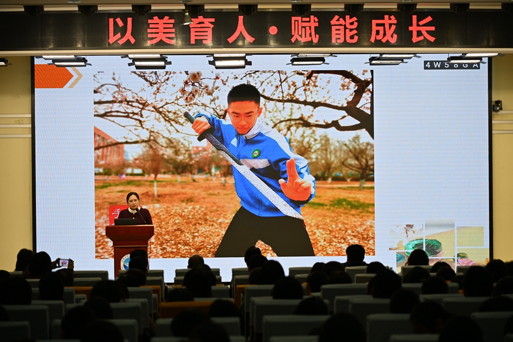 研思融新聚智慧 逐光践学启新程 2026年高中跨学科研究性学习成果转化展示暨化学学科实验周活动圆满落幕