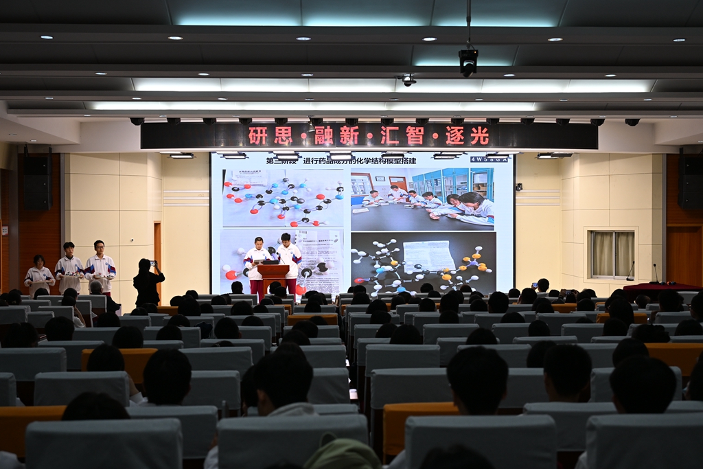 研思融新聚智慧 逐光践学启新程 2026年高中跨学科研究性学习成果转化展示暨化学学科实验周活动圆满落幕