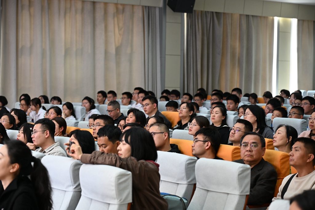 研思融新聚智慧 逐光践学启新程 2026年高中跨学科研究性学习成果转化展示暨化学学科实验周活动圆满落幕