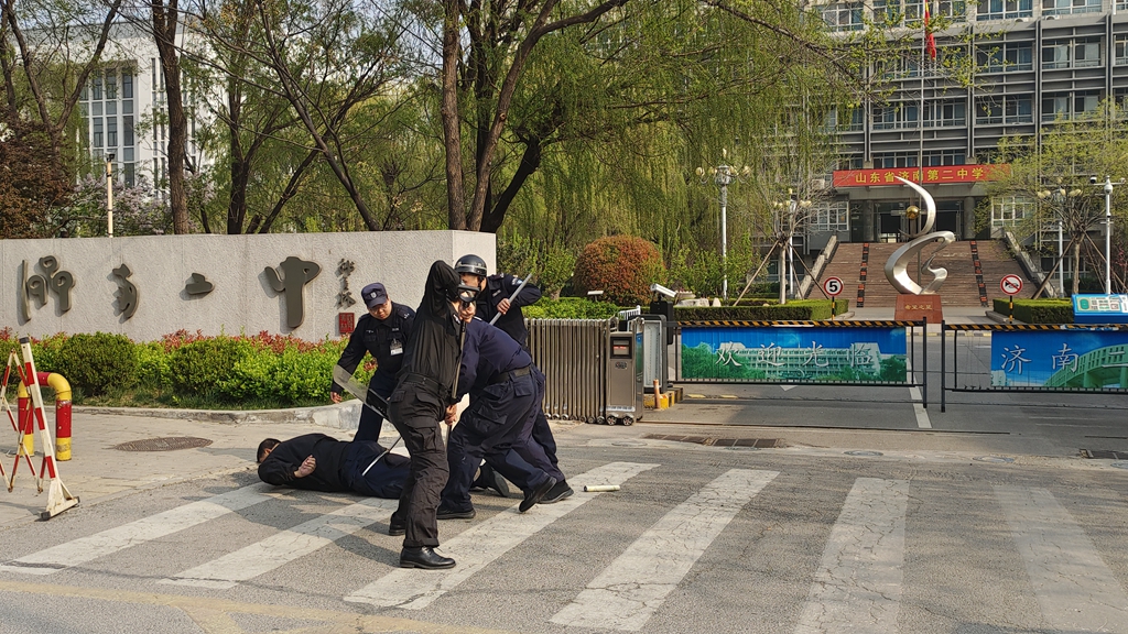 以练筑防护航校园 济南二中开展安保人员业务培训及应急防恐演练
