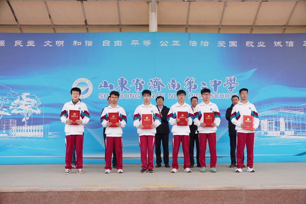 校园吉尼斯 济南二中“引体向上”争霸赛圆满落幕