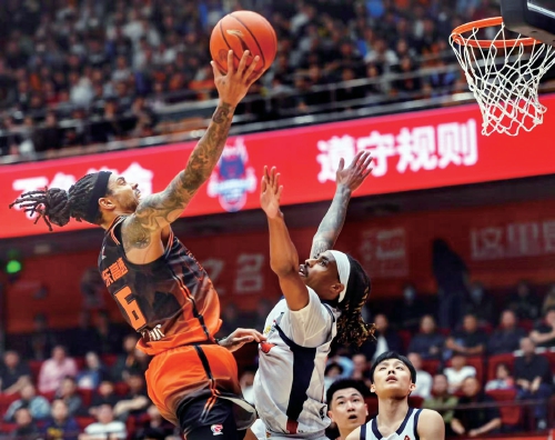 顶住压力主场力克广东宏远 山东男篮提前7轮锁定季后赛席位