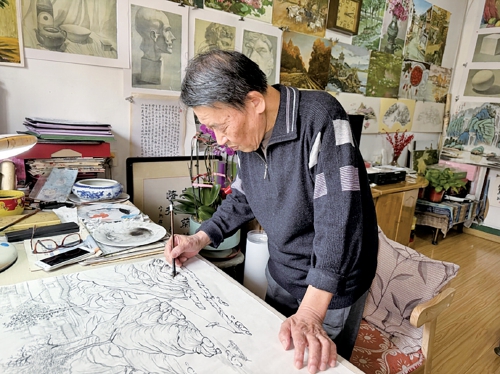 钢笔画里的济南记忆 82岁老人坚持绘画,记录城市的更新与变迁