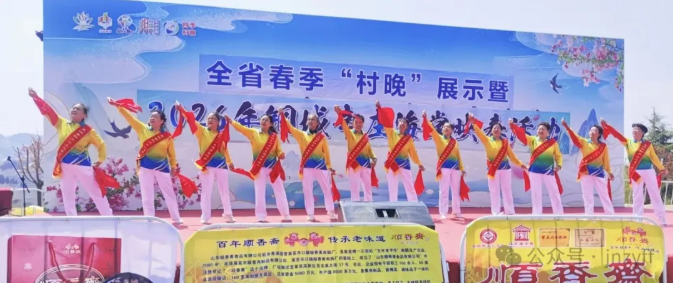 莱芜海棠花映春聚游人金融志愿者花中来防非