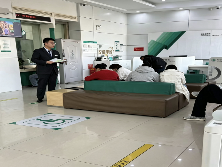 农行济南济北开发区支行——厅堂微宣讲，守护金融消费者“钱袋子”
