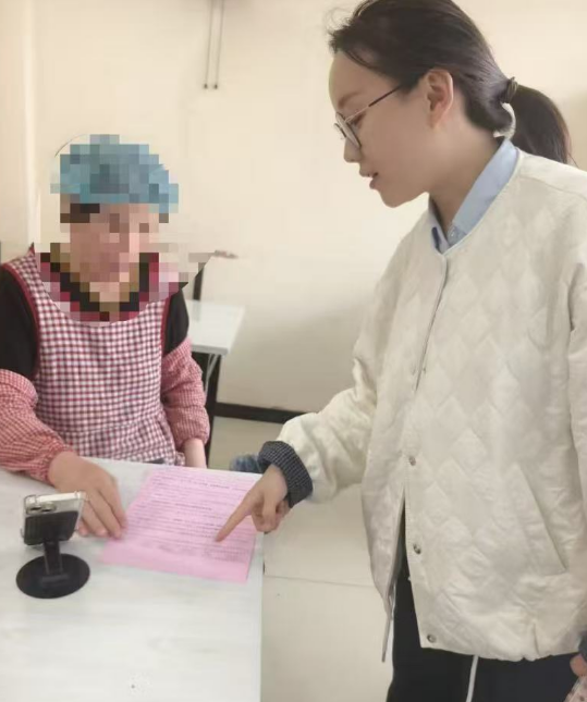 农行济南新元大街支行——周末走访商户开展反诈宣传获好评