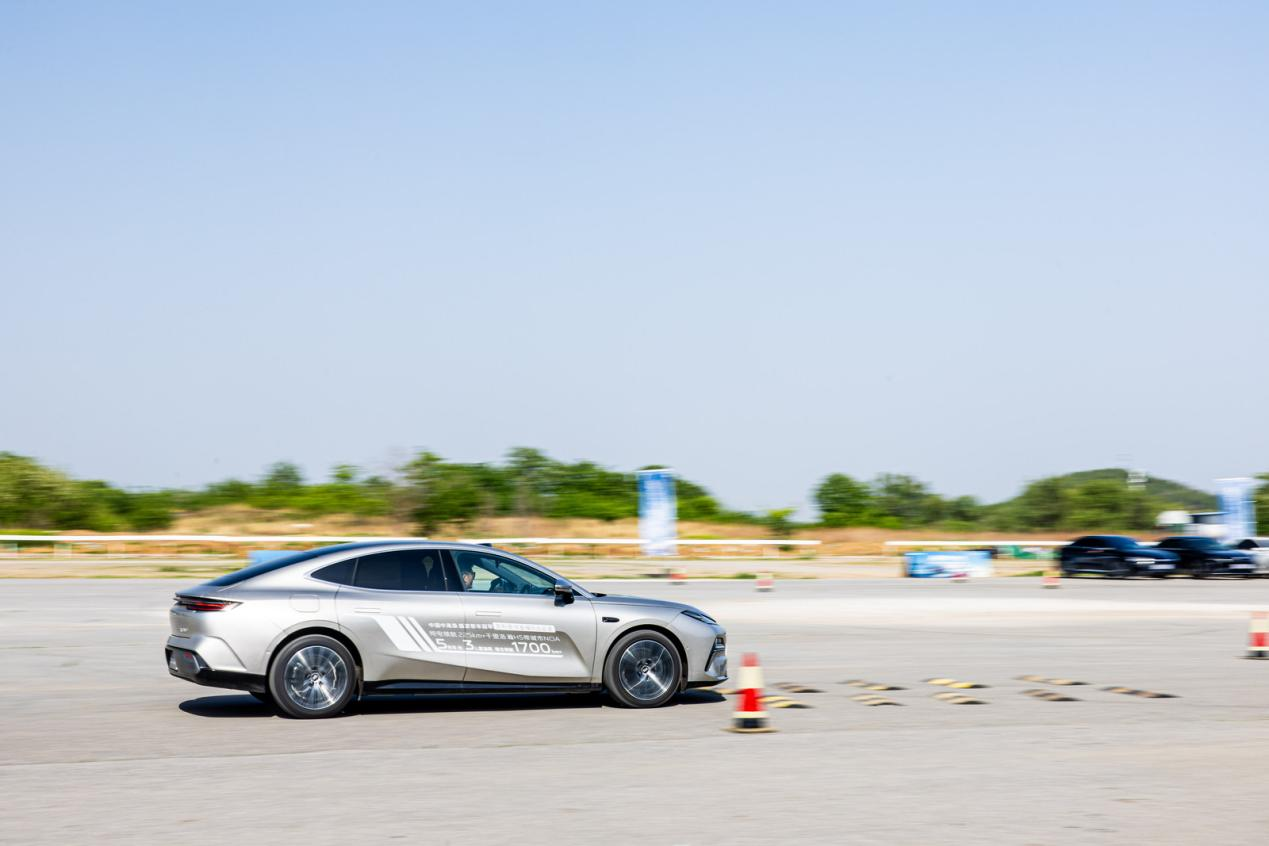 我耀打十个 全民众测——吉利银河星耀8远航家区域上市及试驾会济南站圆满收官