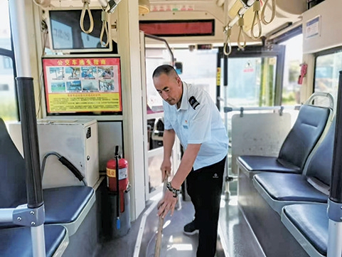 【德耀泉城】郭鹏：一程山路满车温情，他甘做村民“摆渡人”