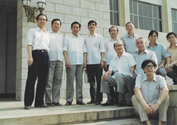 从“两把刷子”到“不吃别人嚼过的馍”——我的老师朱德发先生侧记