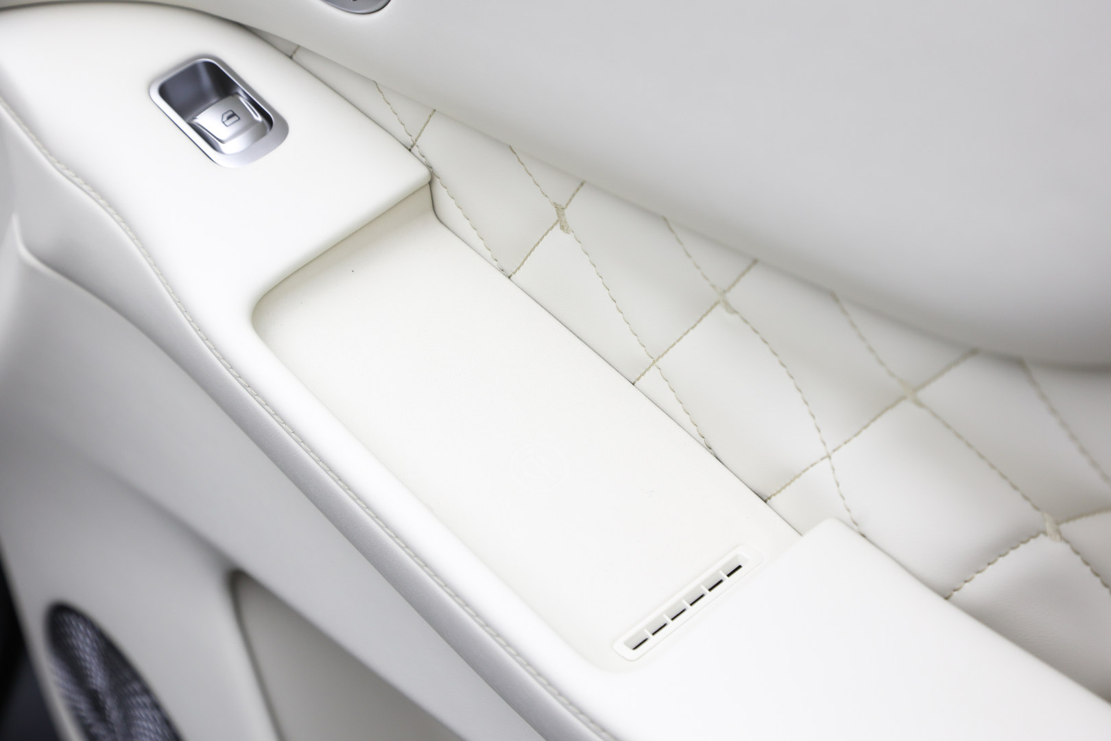 重塑豪华旗舰高度、打造中国汽车全球标杆，魏牌V9X重磅登陆北京车展