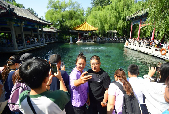 探名泉、上春山、访花境，五一假期畅游济南