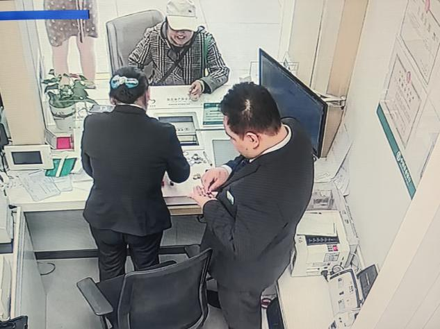 农行济南泺源大观园支行：耐心清点硬币暖人心 真情服务获好评
