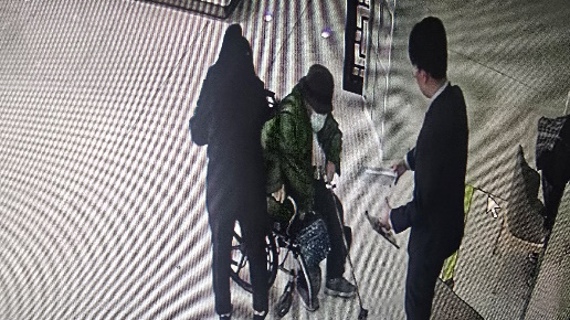 农行济南泺源纬二路支行：轮椅上的温暖守护