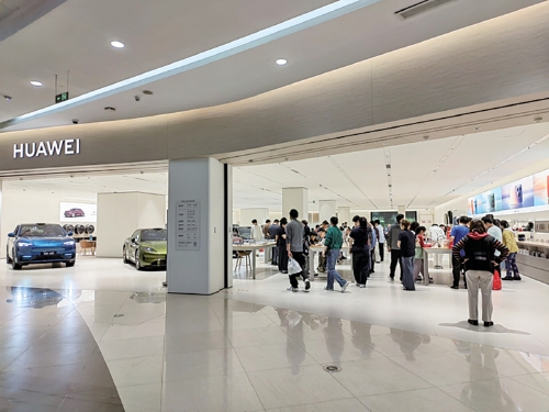 探访涨价潮下的手机市场 主流品牌多款在售机型涨价300元至500元